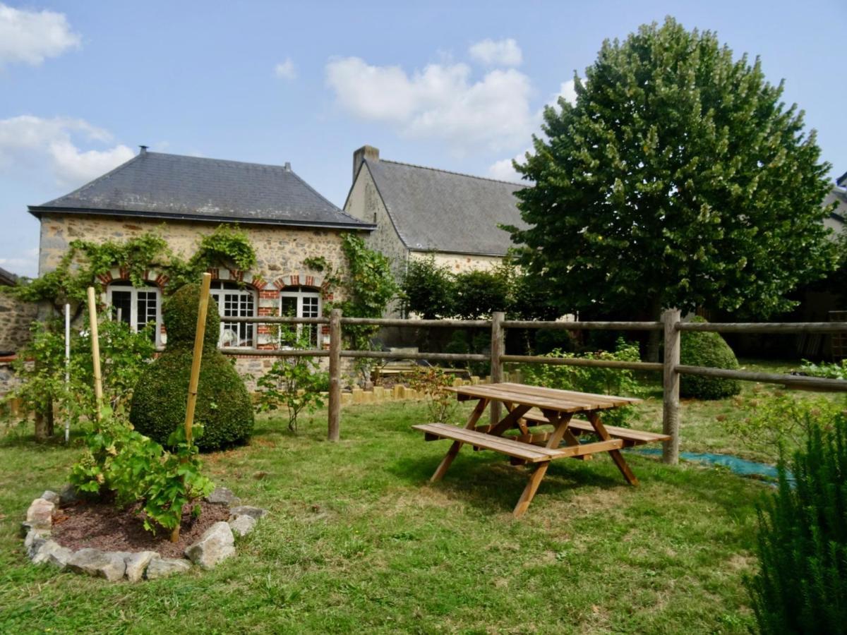 Bed and Breakfast Manoir de la Grand'Cour à Soulgé-sur-ouette Extérieur photo