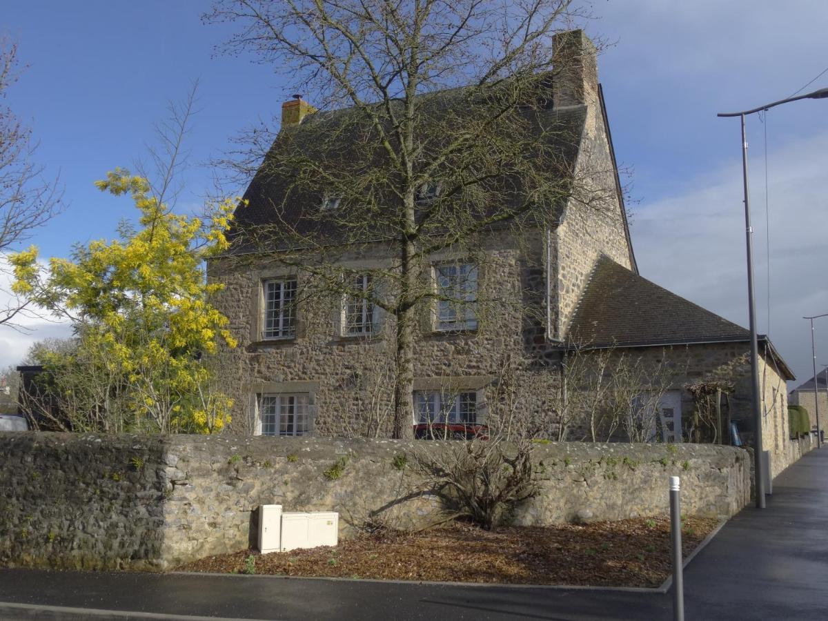 Bed and Breakfast Manoir de la Grand'Cour à Soulgé-sur-ouette Extérieur photo