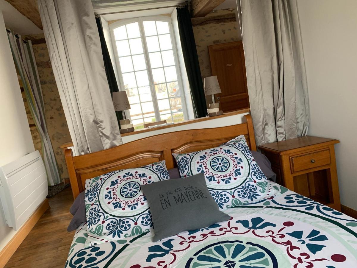 Bed and Breakfast Manoir de la Grand'Cour à Soulgé-sur-ouette Extérieur photo